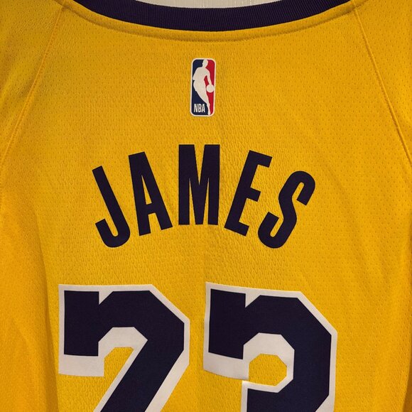 Men's LA Lakers Lebron James #23 Nike Home Jersey - Picture 5 of 7